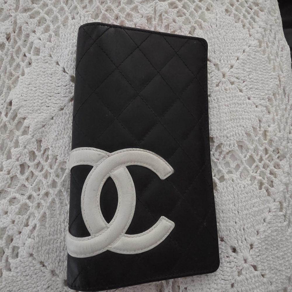 Elegant Chanel Black Quilted Wallet with White Emblem